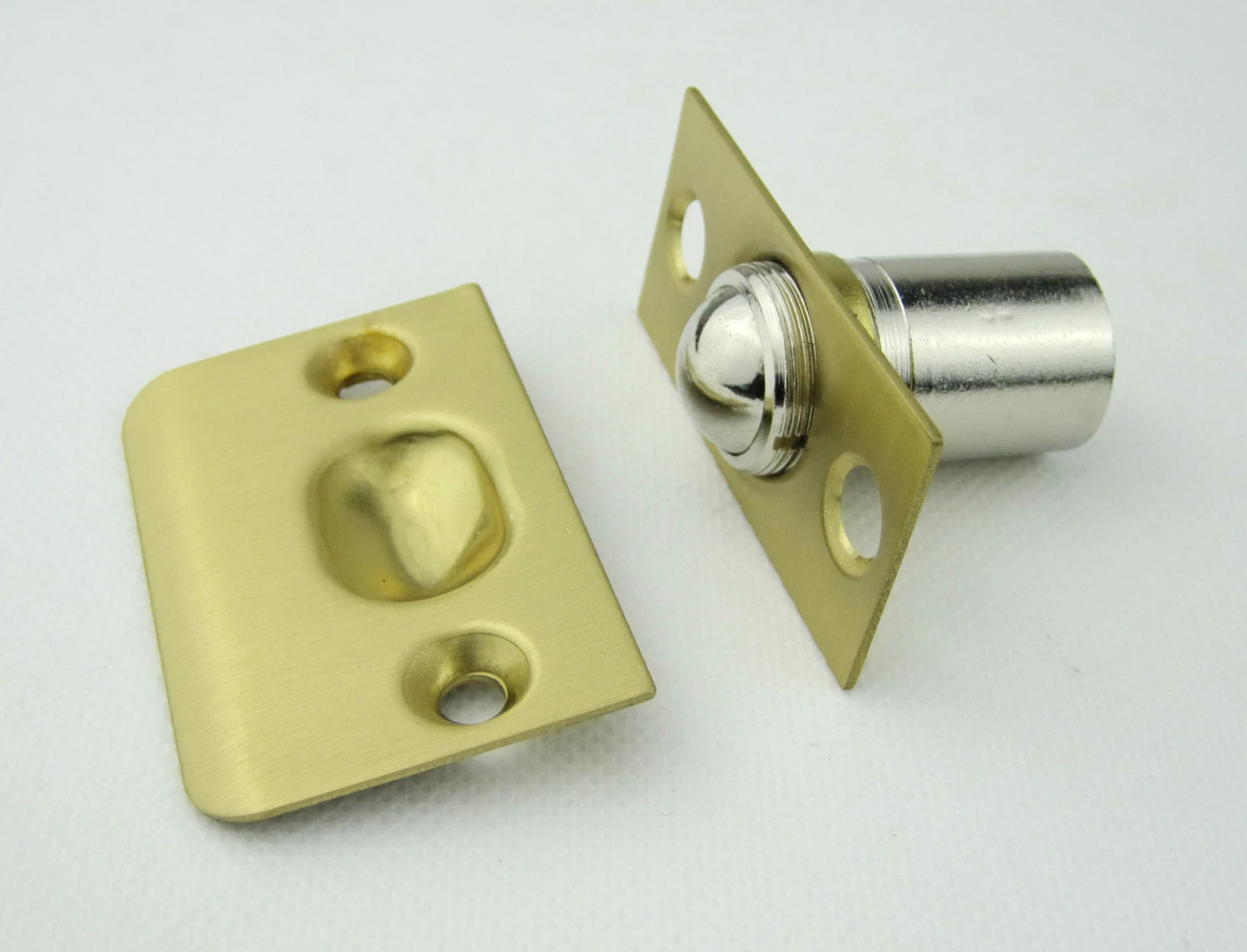 Worldwide - Ball Catch Latch With Cupped Striker